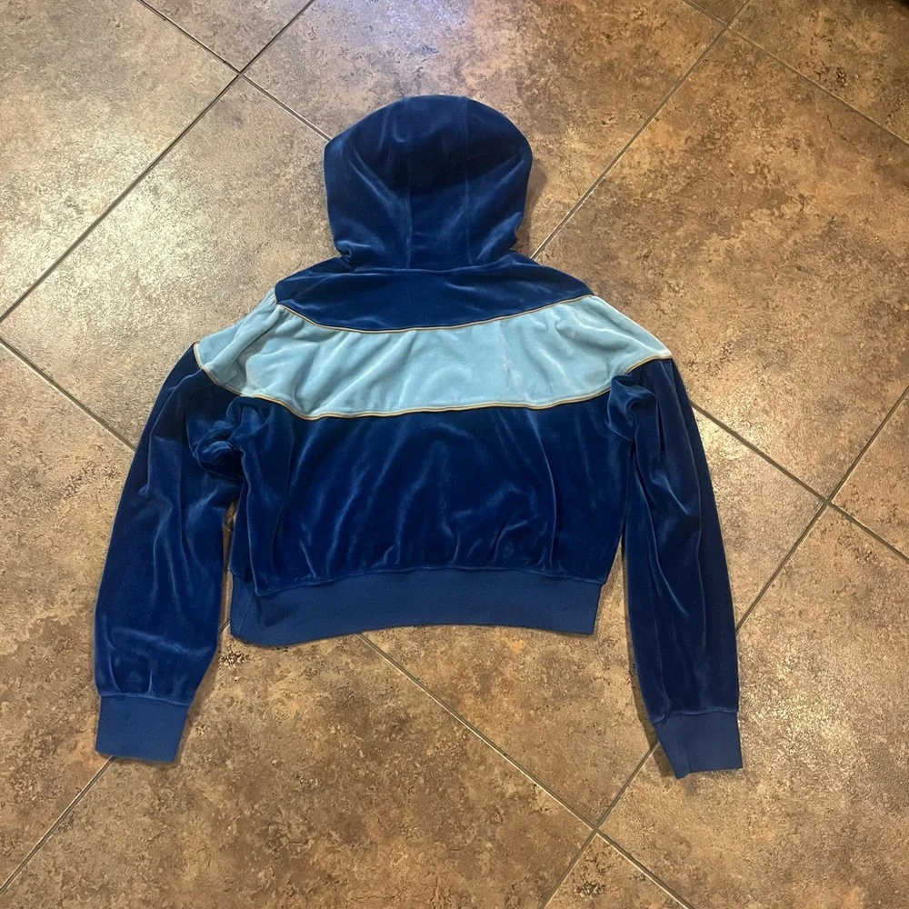 Nike Sportswear Heritage Crop Velvet Hoodie in Blue‎  Size Medium